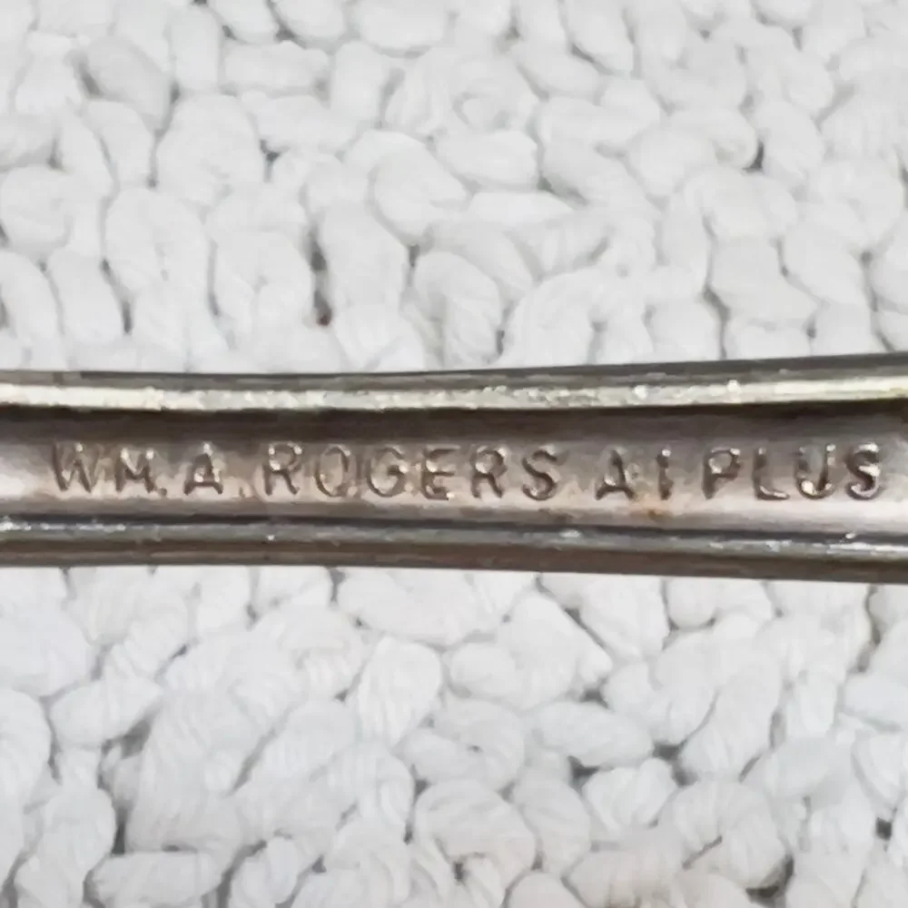 Wm A Rogers Mfg Co A1 Plus Oneida Ltd (one)1 Teaspoon Unpolished AS IS in Photos